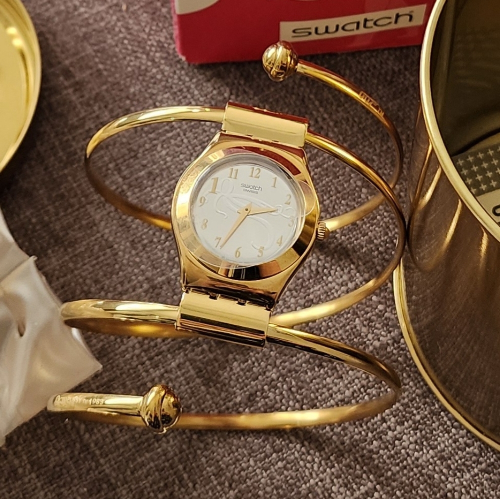 SWATCH YLG115 JAMES BOND "OCTOPUSSY" IRONY LADY LIMITED EDITION NIB 2002 MINT